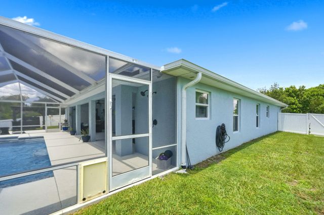 186 NE Dominican Terrace, Port St Lucie, FL 34983