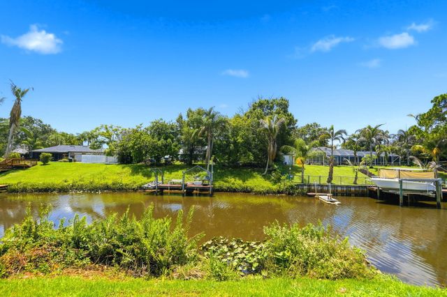 186 NE Dominican Terrace, Port St Lucie, FL 34983
