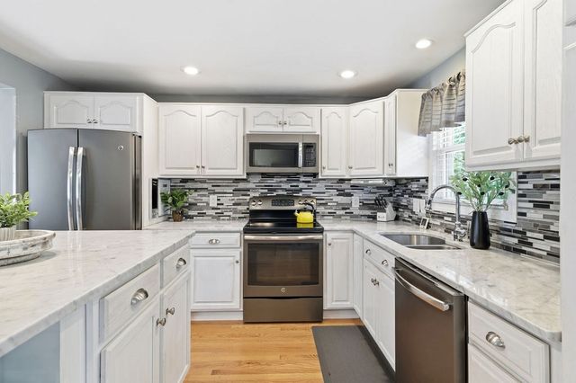 71 Albany St, Brockton, MA 02301