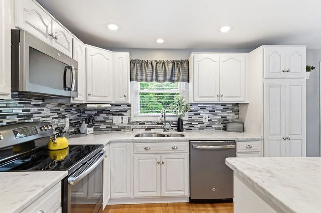 71 Albany St, Brockton, MA 02301