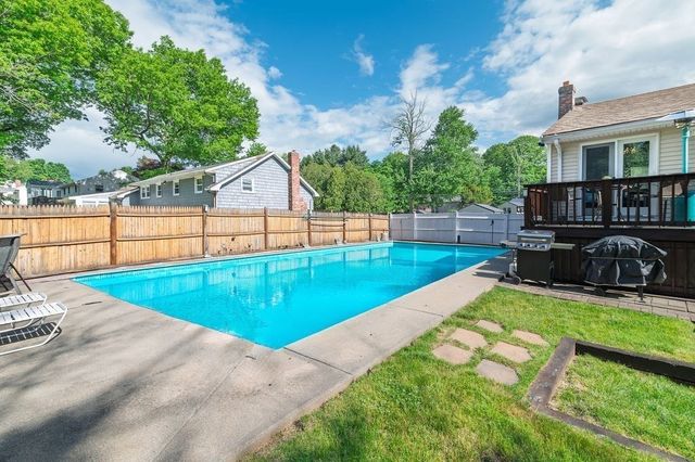 71 Albany St, Brockton, MA 02301