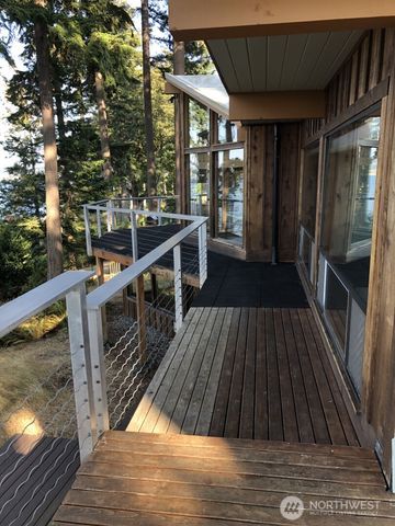 3155 Fox Spit Road, Langley, WA 98260
