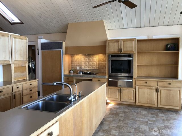 3155 Fox Spit Road, Langley, WA 98260