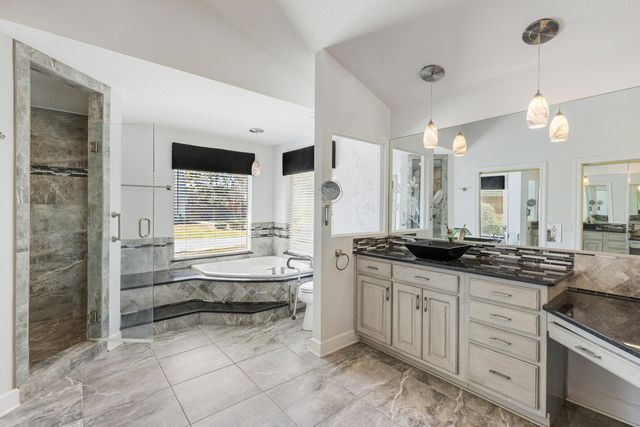 795 Blvd Of The Champions, Shalimar, FL 32579