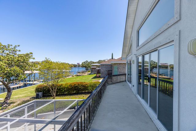 795 Blvd Of The Champions, Shalimar, FL 32579