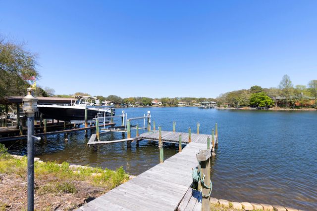 795 Blvd Of The Champions, Shalimar, FL 32579