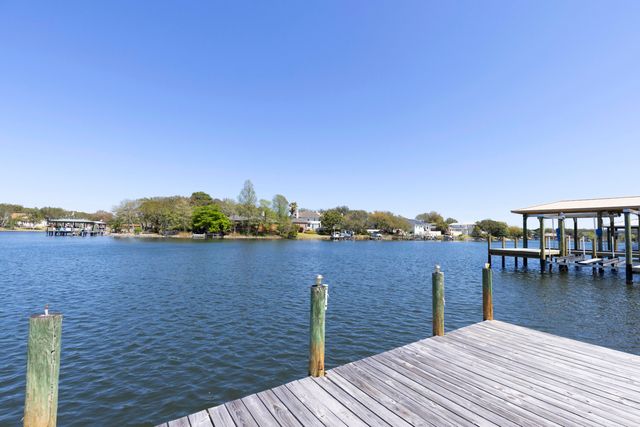 795 Blvd Of The Champions, Shalimar, FL 32579