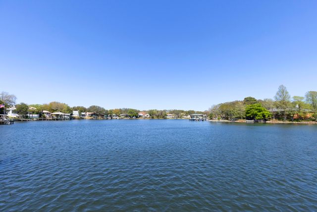 795 Blvd Of The Champions, Shalimar, FL 32579