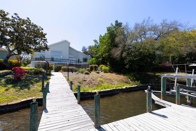 795 Blvd Of The Champions, Shalimar, FL 32579