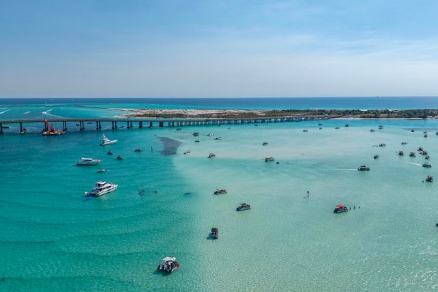 795 Blvd Of The Champions, Shalimar, FL 32579