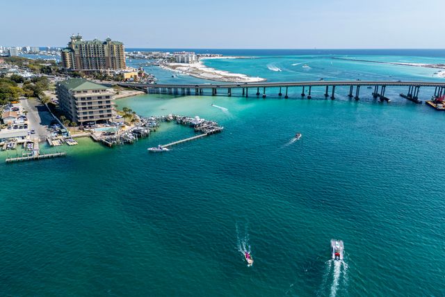 795 Blvd Of The Champions, Shalimar, FL 32579