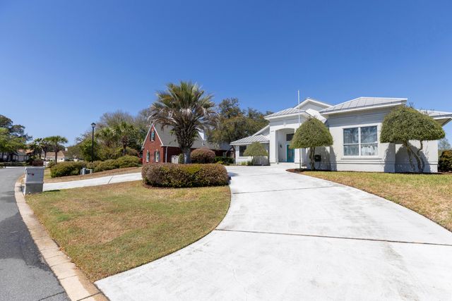 795 Blvd Of The Champions, Shalimar, FL 32579