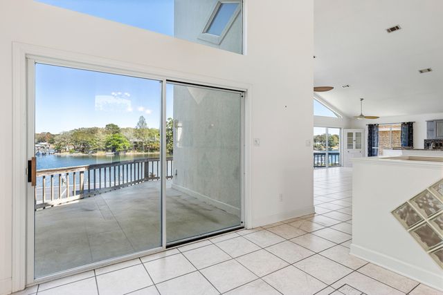 795 Blvd Of The Champions, Shalimar, FL 32579