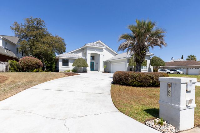 795 Blvd Of The Champions, Shalimar, FL 32579