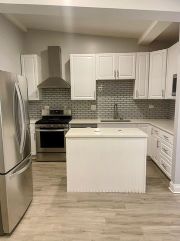 3322 N KOSTNER Avenue, Chicago, IL 60641