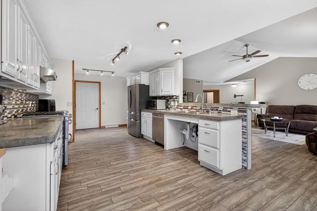 1422 GOLDENROD CIRCLE, West Bend, WI 53095