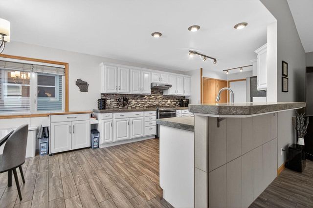 1422 GOLDENROD CIRCLE, West Bend, WI 53095