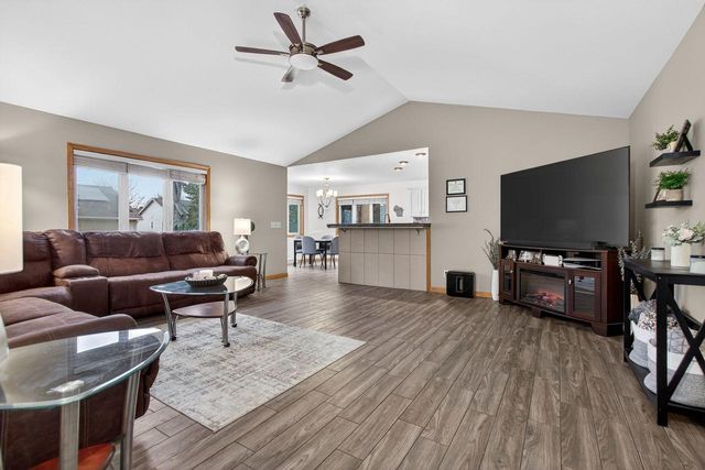 1422 GOLDENROD CIRCLE, West Bend, WI 53095