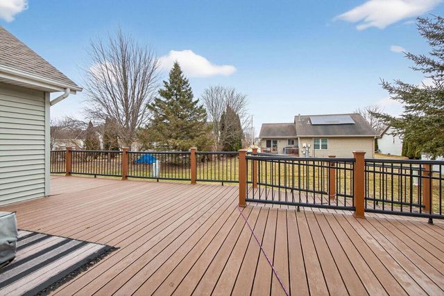 1422 GOLDENROD CIRCLE, West Bend, WI 53095