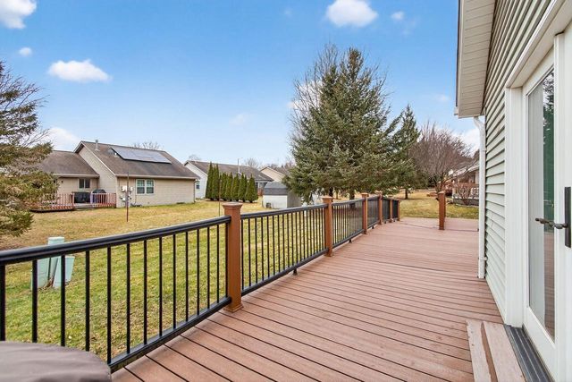 1422 GOLDENROD CIRCLE, West Bend, WI 53095
