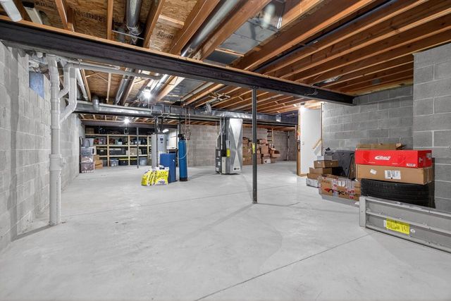 1422 GOLDENROD CIRCLE, West Bend, WI 53095