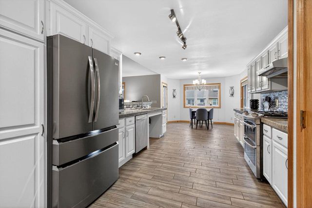 1422 GOLDENROD CIRCLE, West Bend, WI 53095