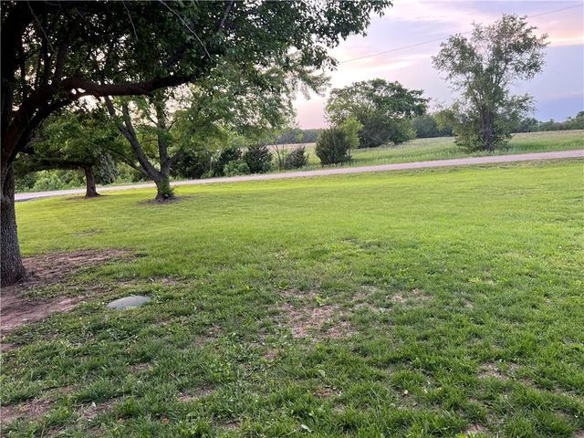 20701 S Walker Road, Spring Hill, KS 66083