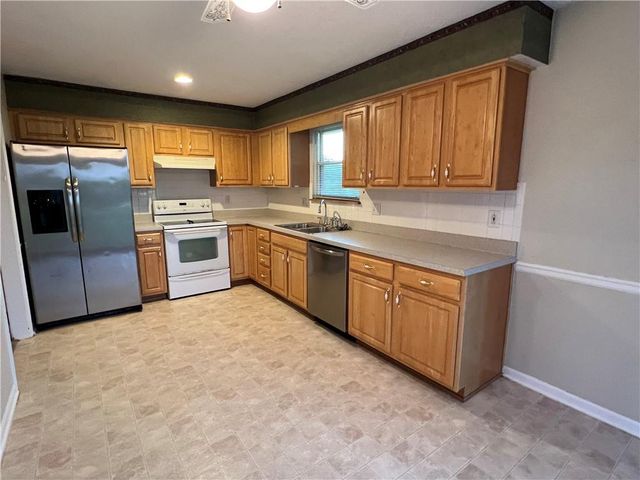 20701 S Walker Road, Spring Hill, KS 66083
