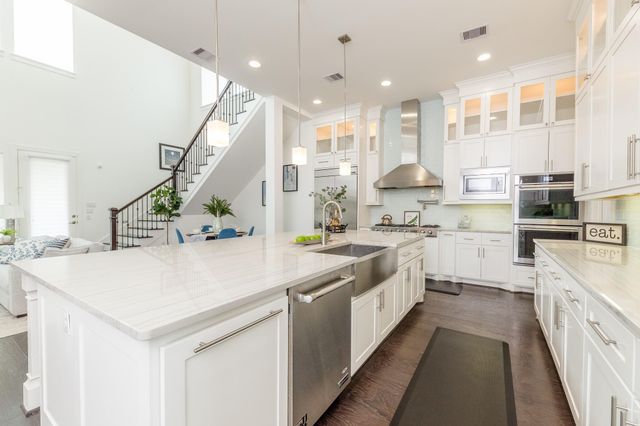 15323 Oyster Creek Lane SE, Sugar Land, TX 77478