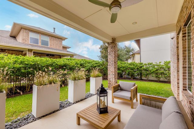 15323 Oyster Creek Lane SE, Sugar Land, TX 77478