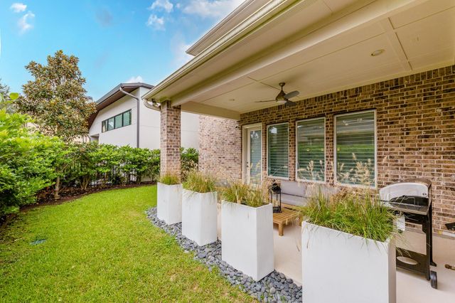 15323 Oyster Creek Lane SE, Sugar Land, TX 77478