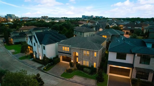 15323 Oyster Creek Lane SE, Sugar Land, TX 77478