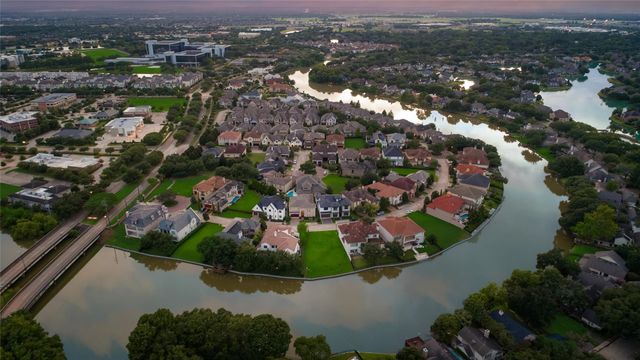 15323 Oyster Creek Lane SE, Sugar Land, TX 77478