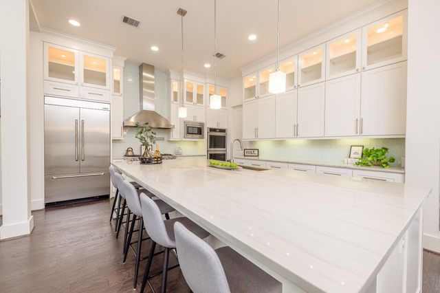 15323 Oyster Creek Lane SE, Sugar Land, TX 77478