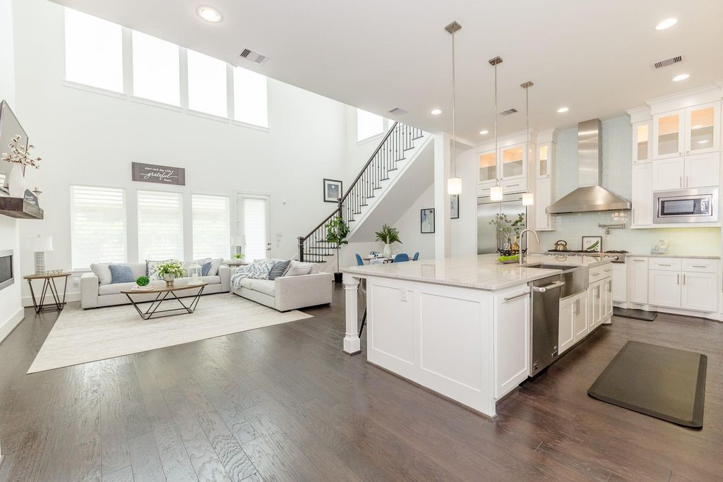 15323 Oyster Creek Lane SE, Sugar Land, TX 77478