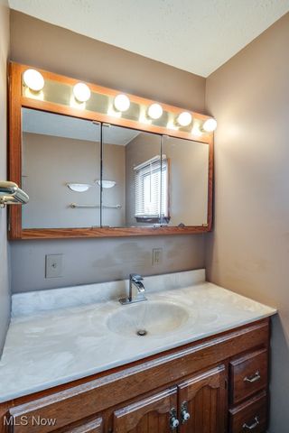 37518 Arlington Drive, Willoughby, OH 44094