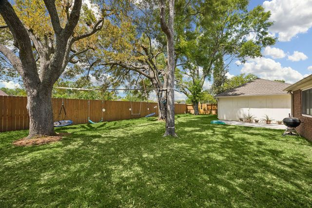 15114 Greenleaf Lane, Houston, TX 77062