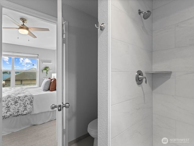 758 SE Fairwinds Loop, Vancouver, WA 98661