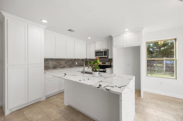 103 County Road 5019, Cleveland, TX 77327