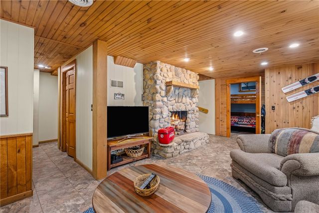 1697 Peninsula Drive, Indian Lake Boro, PA 15926