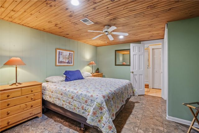 1697 Peninsula Drive, Indian Lake Boro, PA 15926