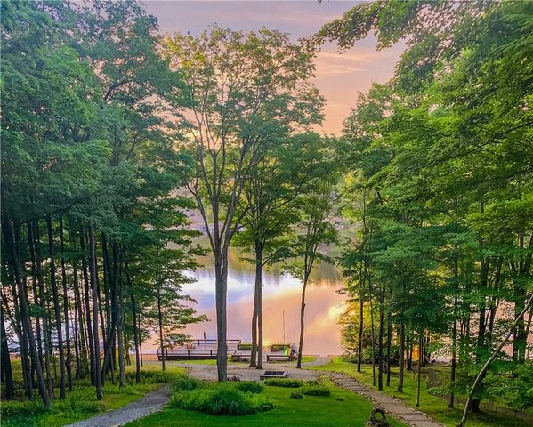 1697 Peninsula Drive, Indian Lake Boro, PA 15926