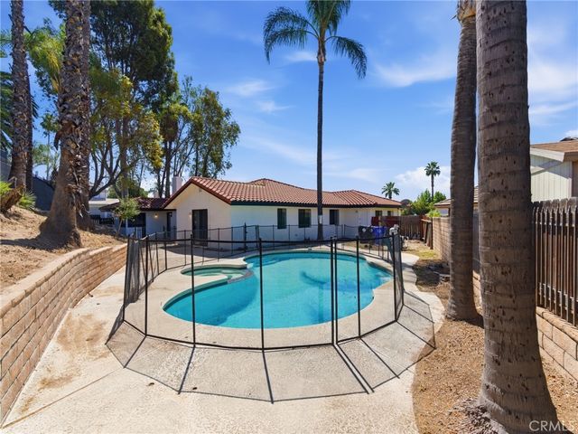 28813 Crimson Court, Highland, CA 92346