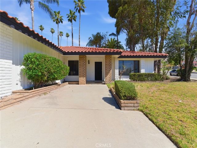 28813 Crimson Court, Highland, CA 92346