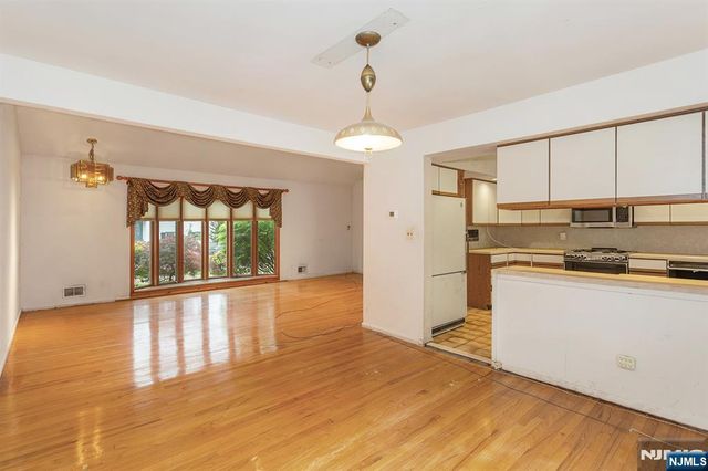 339 Beechwood Road, Oradell, NJ 07649