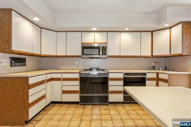 339 Beechwood Road, Oradell, NJ 07649