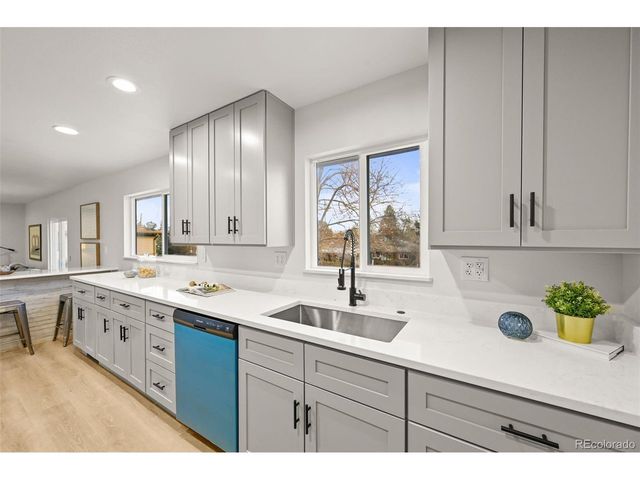 130 Garrison St, Lakewood, CO 80226