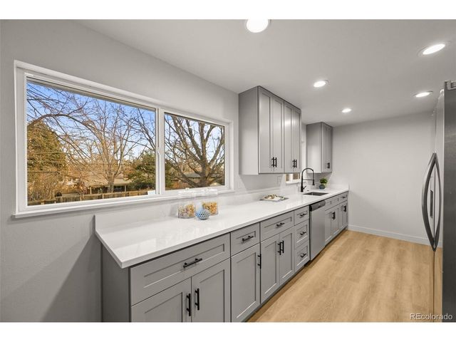 130 Garrison St, Lakewood, CO 80226