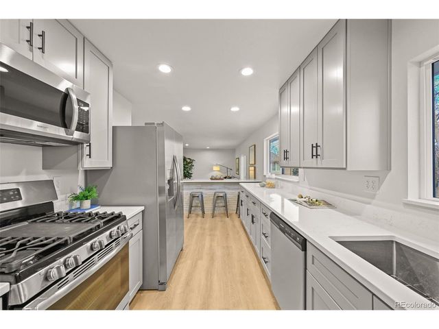 130 Garrison St, Lakewood, CO 80226