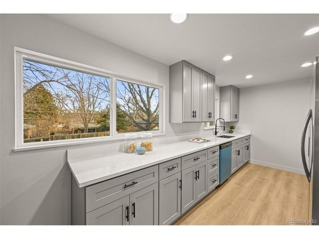 130 Garrison St, Lakewood, CO 80226